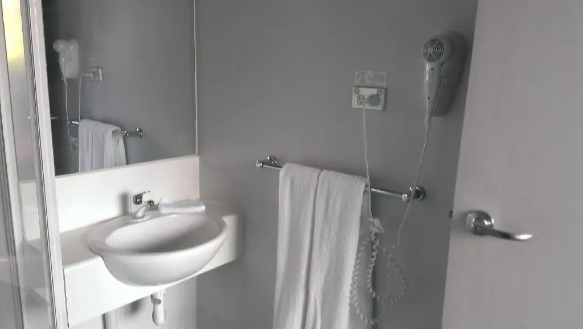 Waterfront Lodge Motel