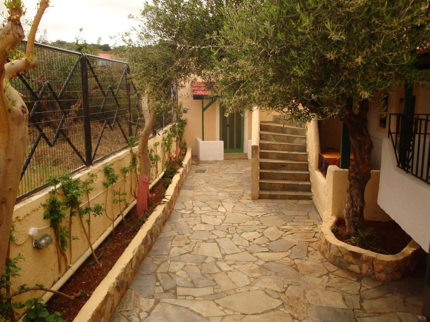 Maria-Flora Apartments