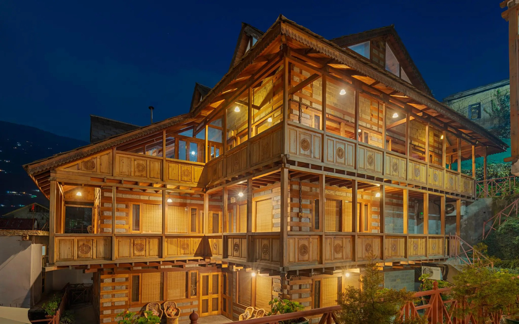 Shobla Kaathkuni Royale