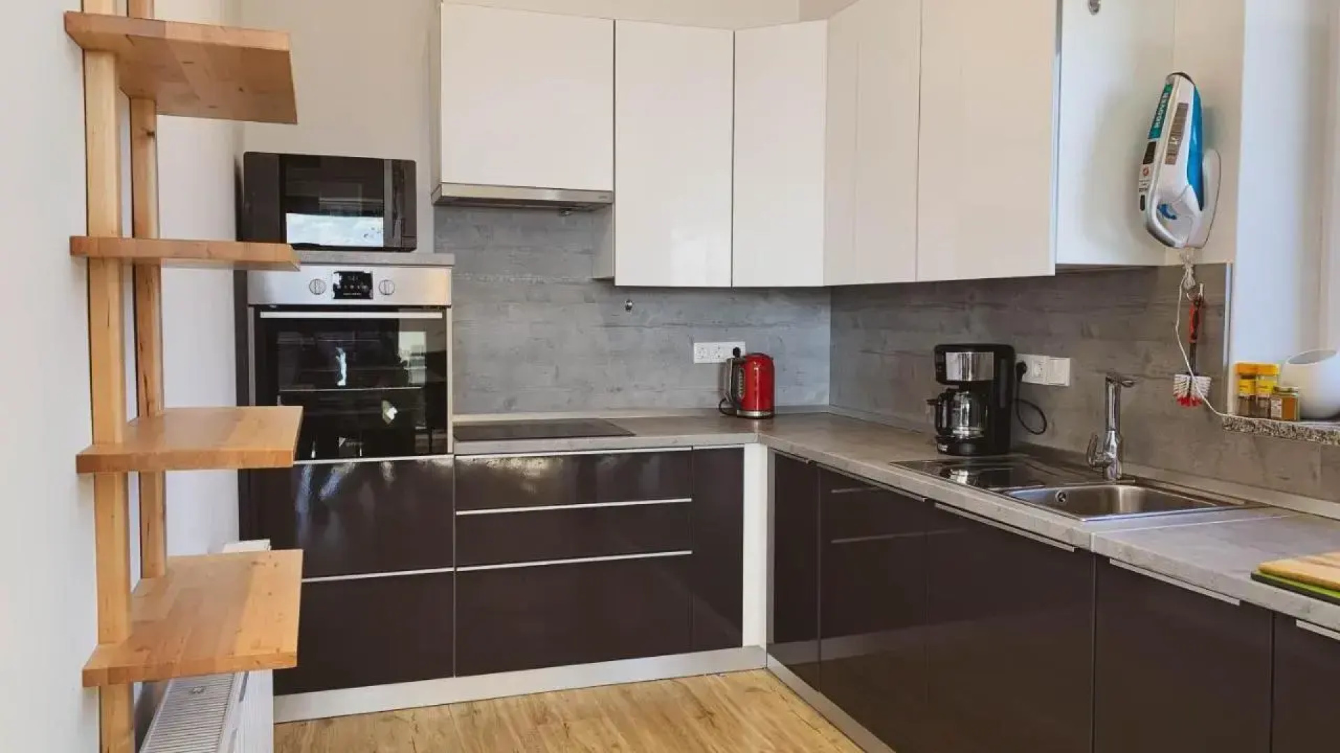 Yellow House Grabrovec