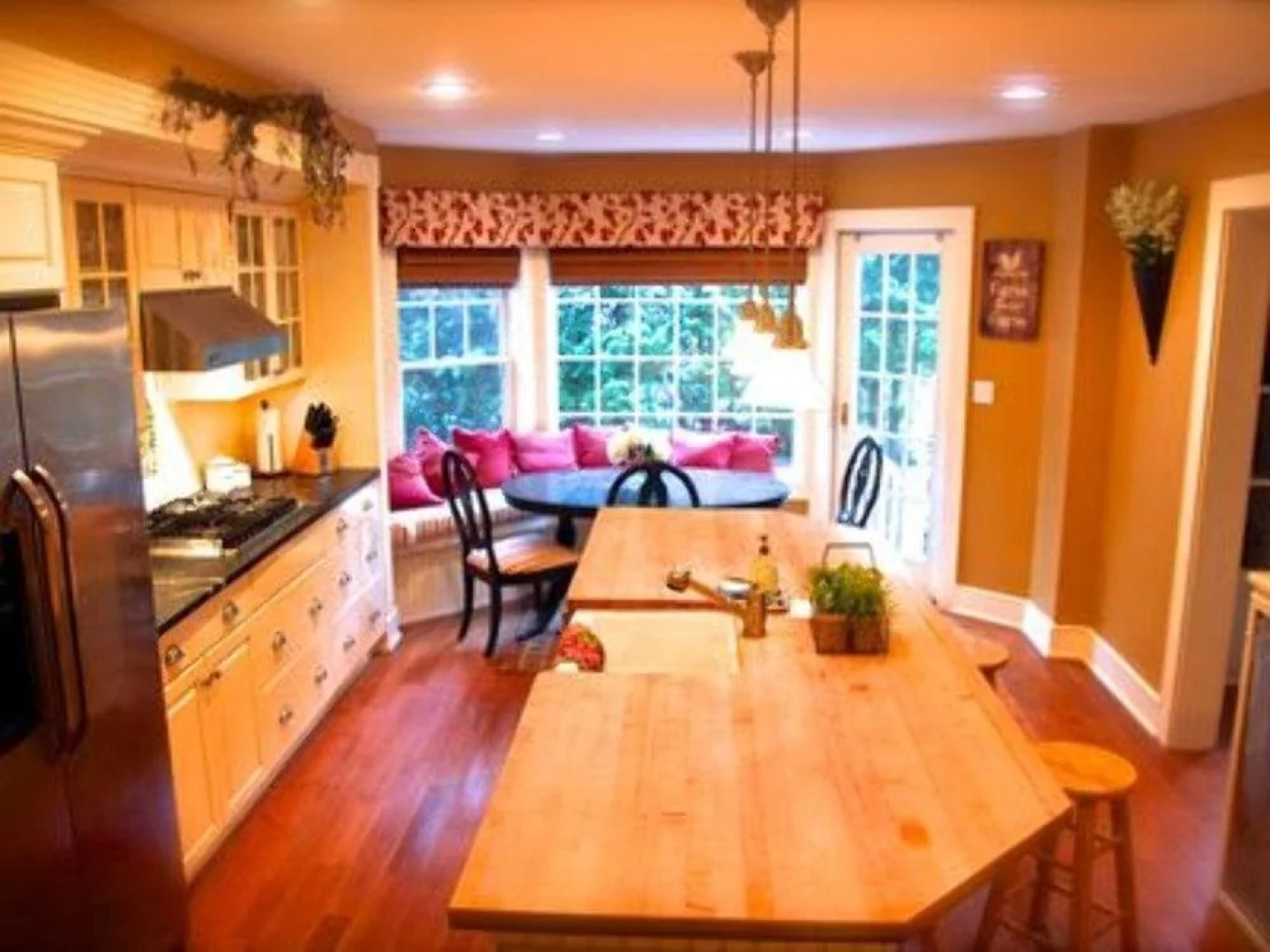 Elegant Acorn Cottage - Lodge In The Village Of Lake Placid