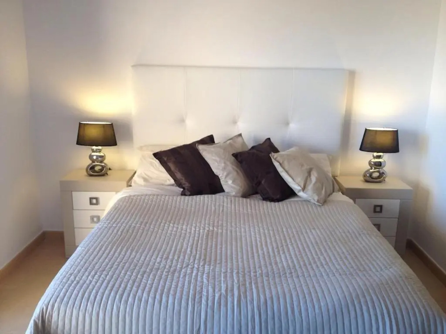 Luxury Spacious Apartment With Golf, Pool & Lake Views 5 Stars