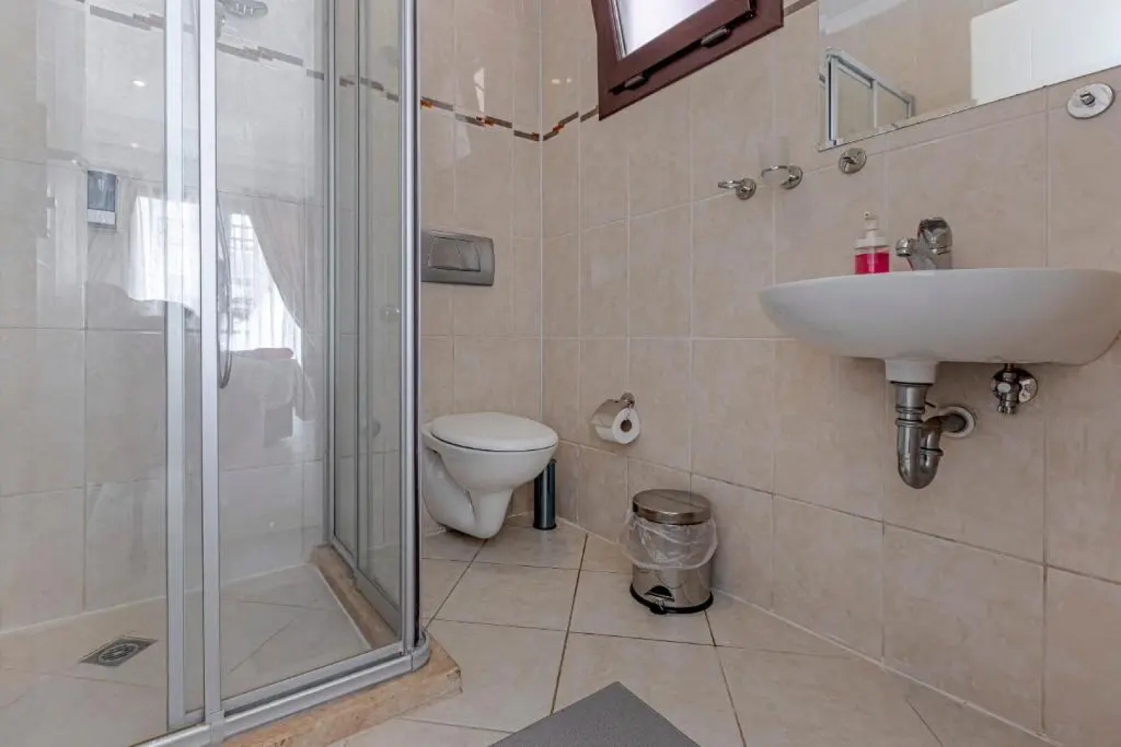 Cozy 2 Bedroom Apartment