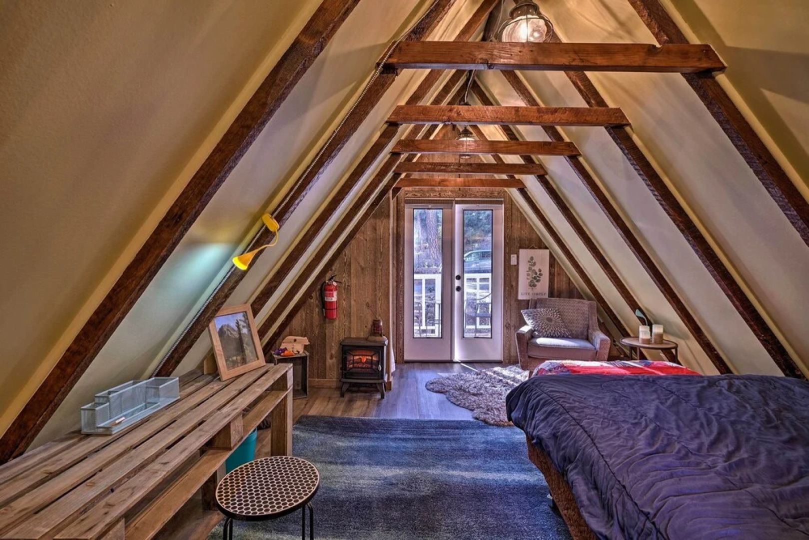 Cozy, Pet-friendly Mtn Cabin: 1 Mi to Lake Gregory