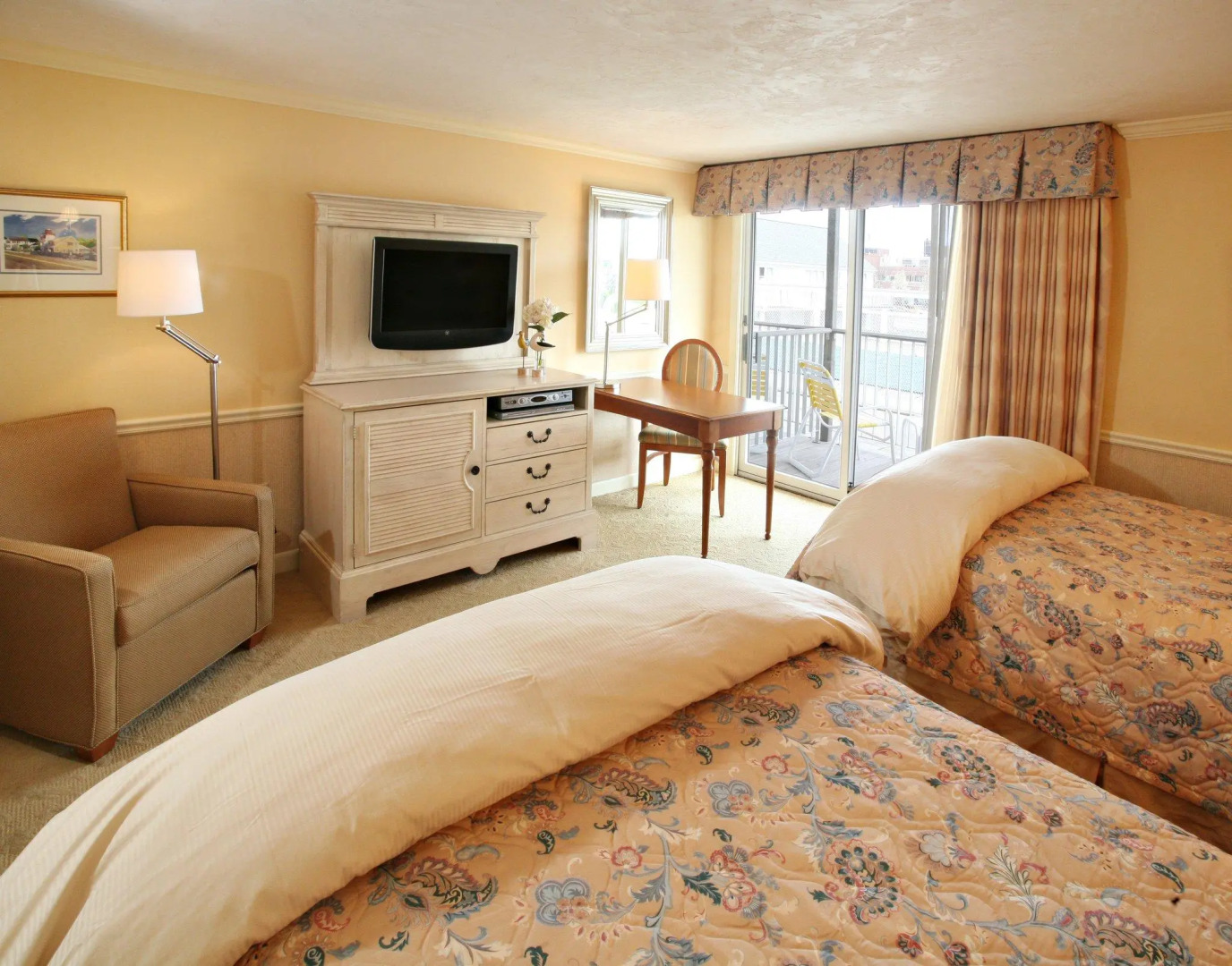 Anchor In Distinctive Waterfront Lodging