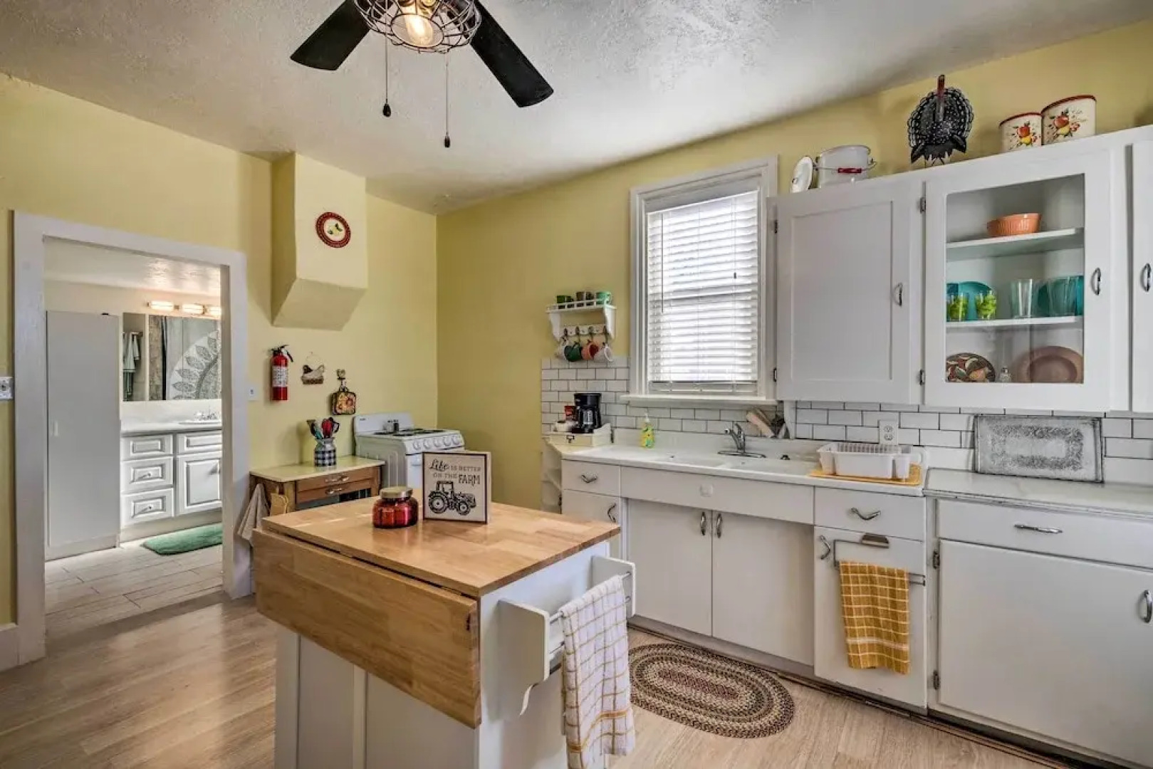 Kik-n-bak Cottage w/ Beautiful Mountain View