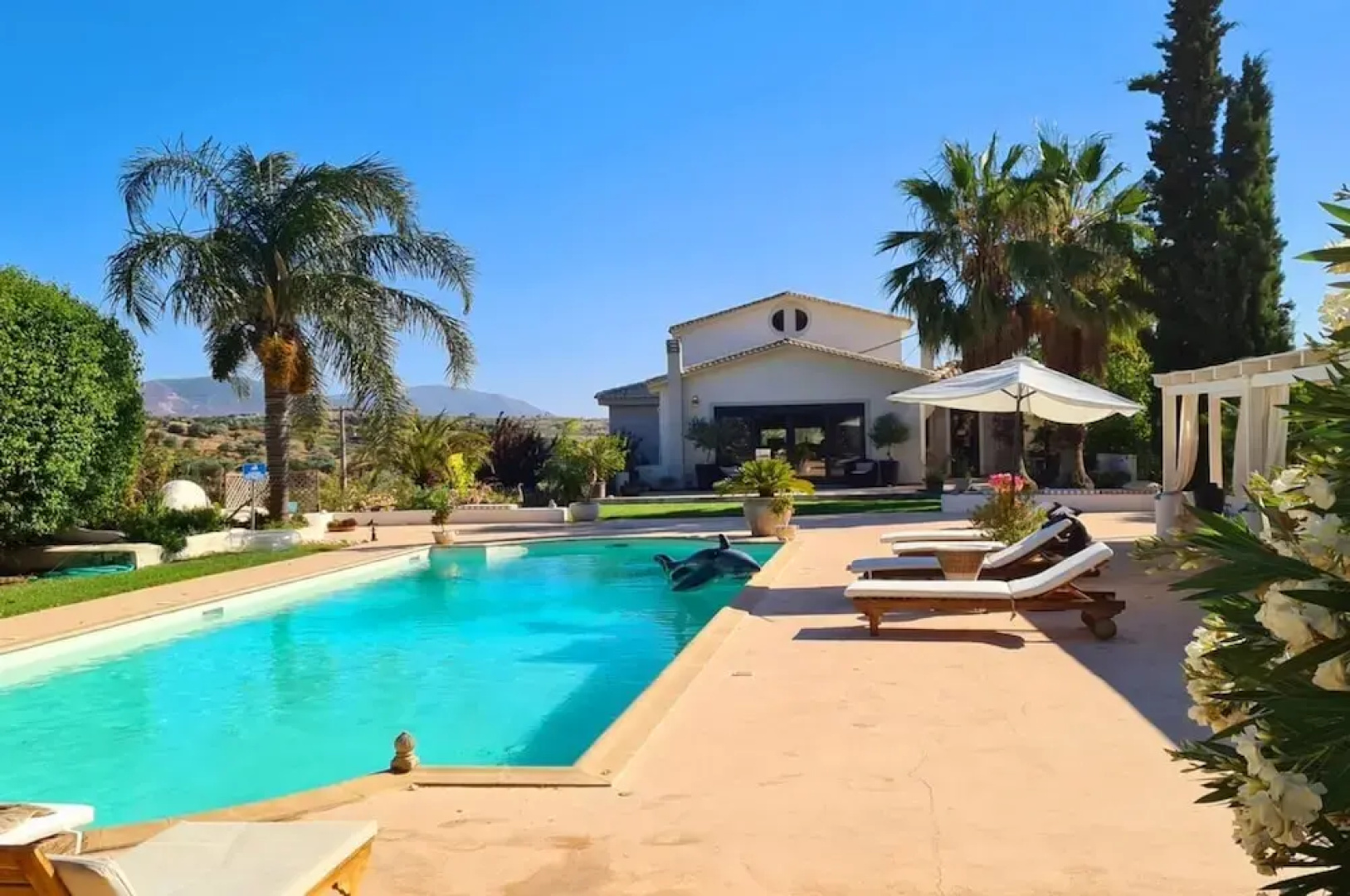 Pool Villa Vravrona Tower