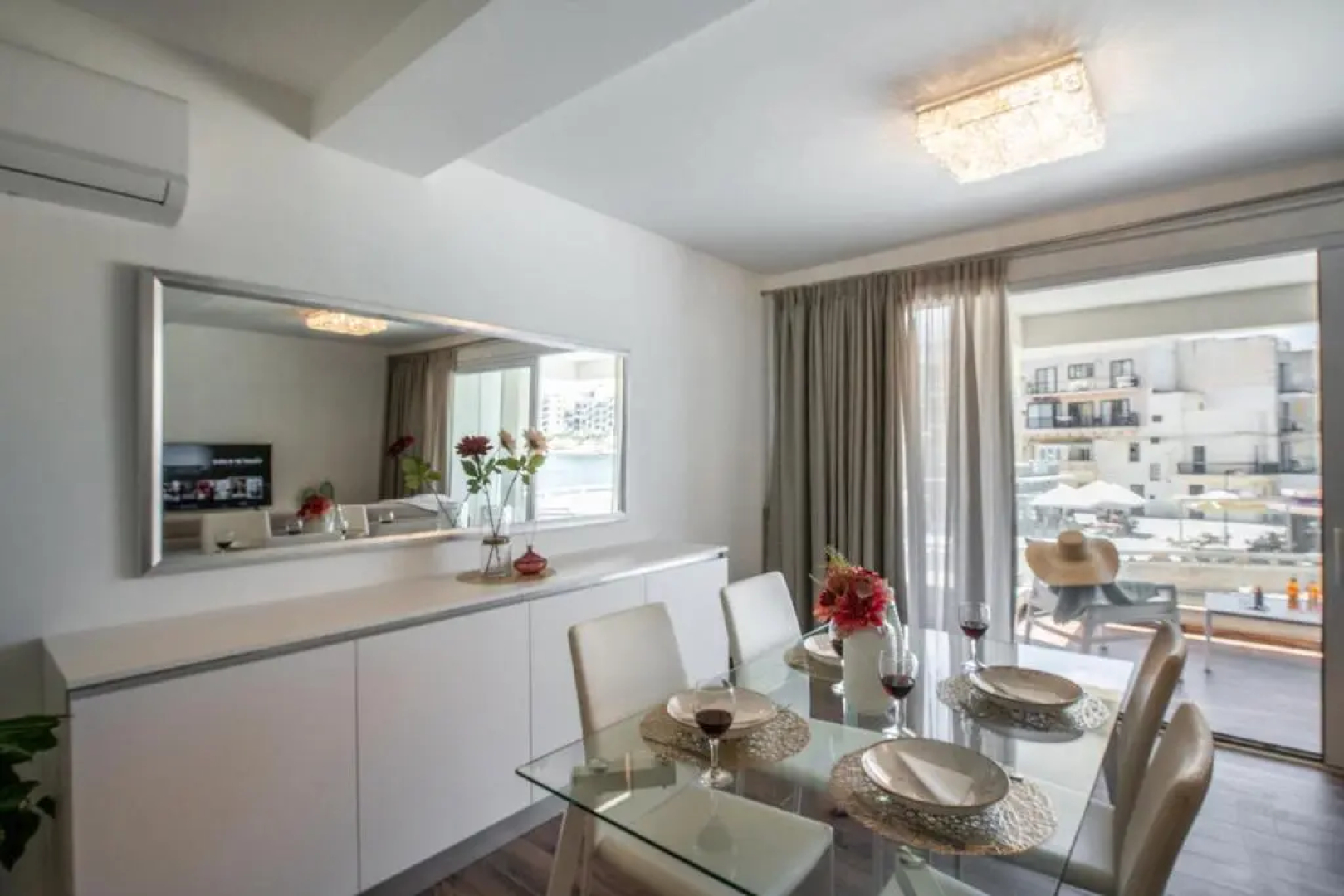 Electra Residence - Luxury Central Beachview Apartment