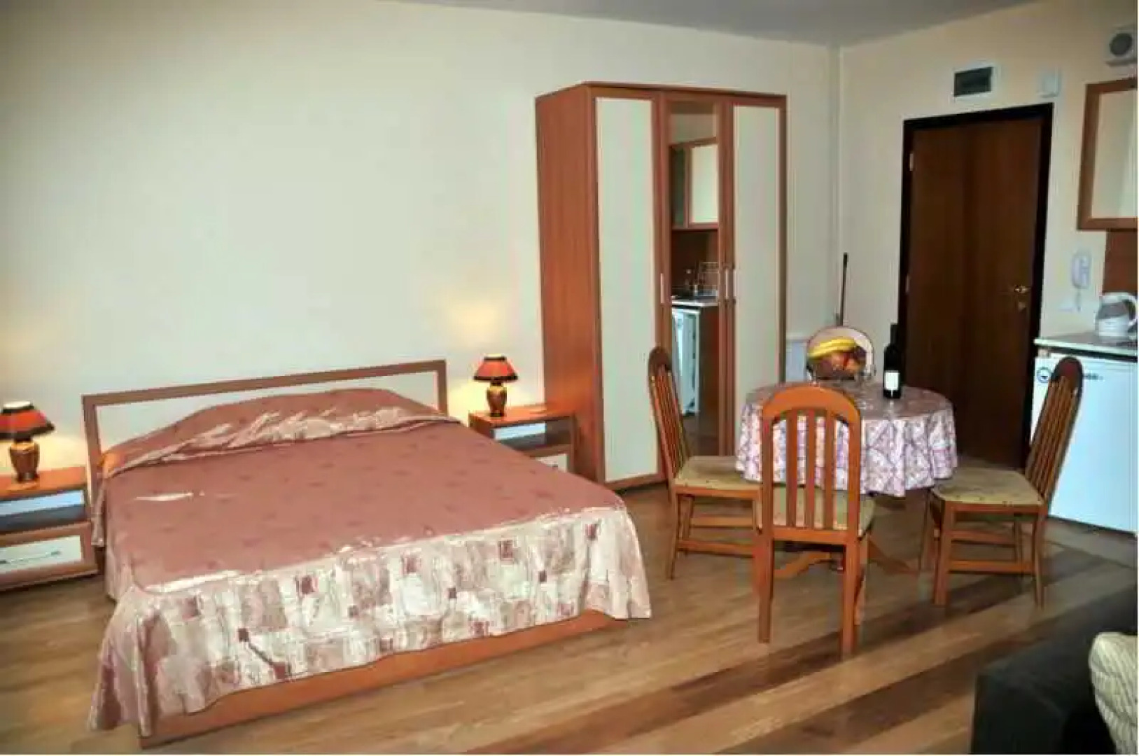 Flora Apartments by Tour Express Service