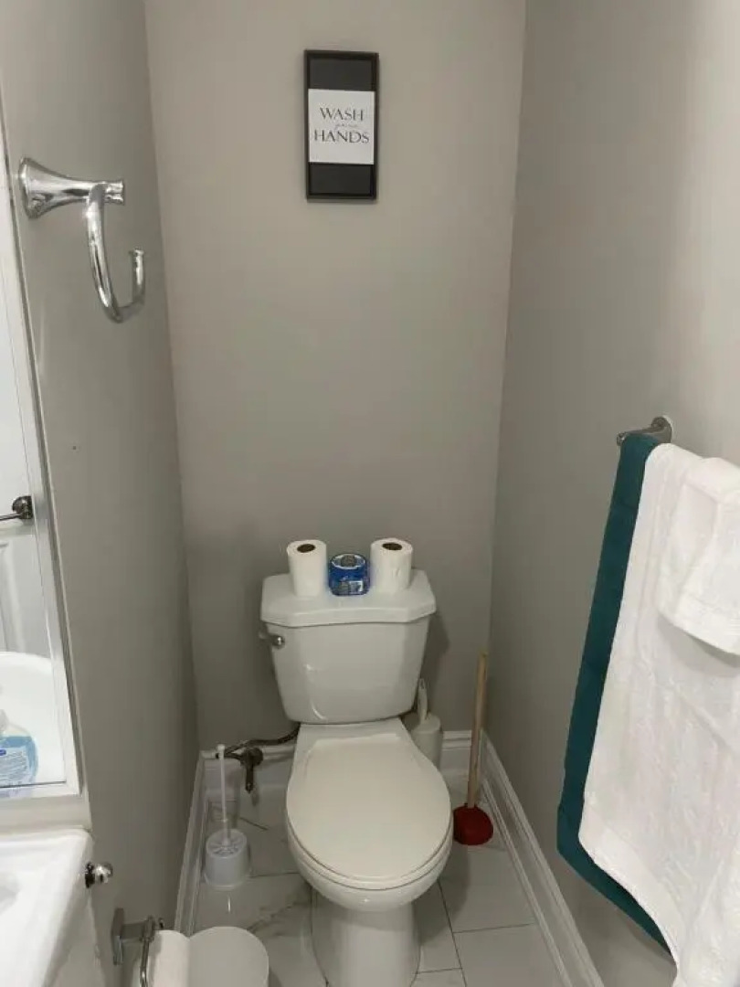 Stunning & cozy freshly renovated 2 bedroom basement unit