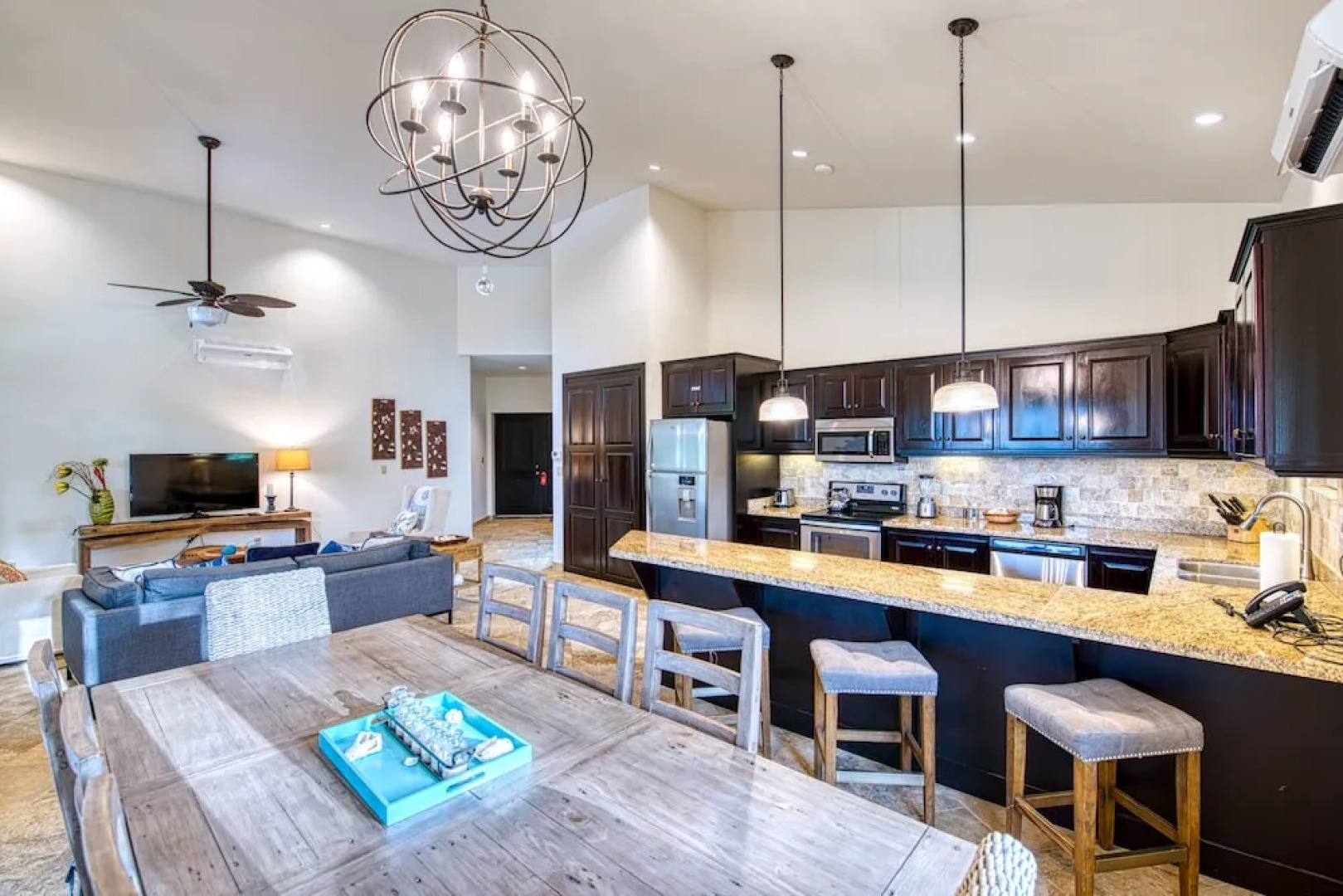 The Island Hub at Red Frog Beach Resort