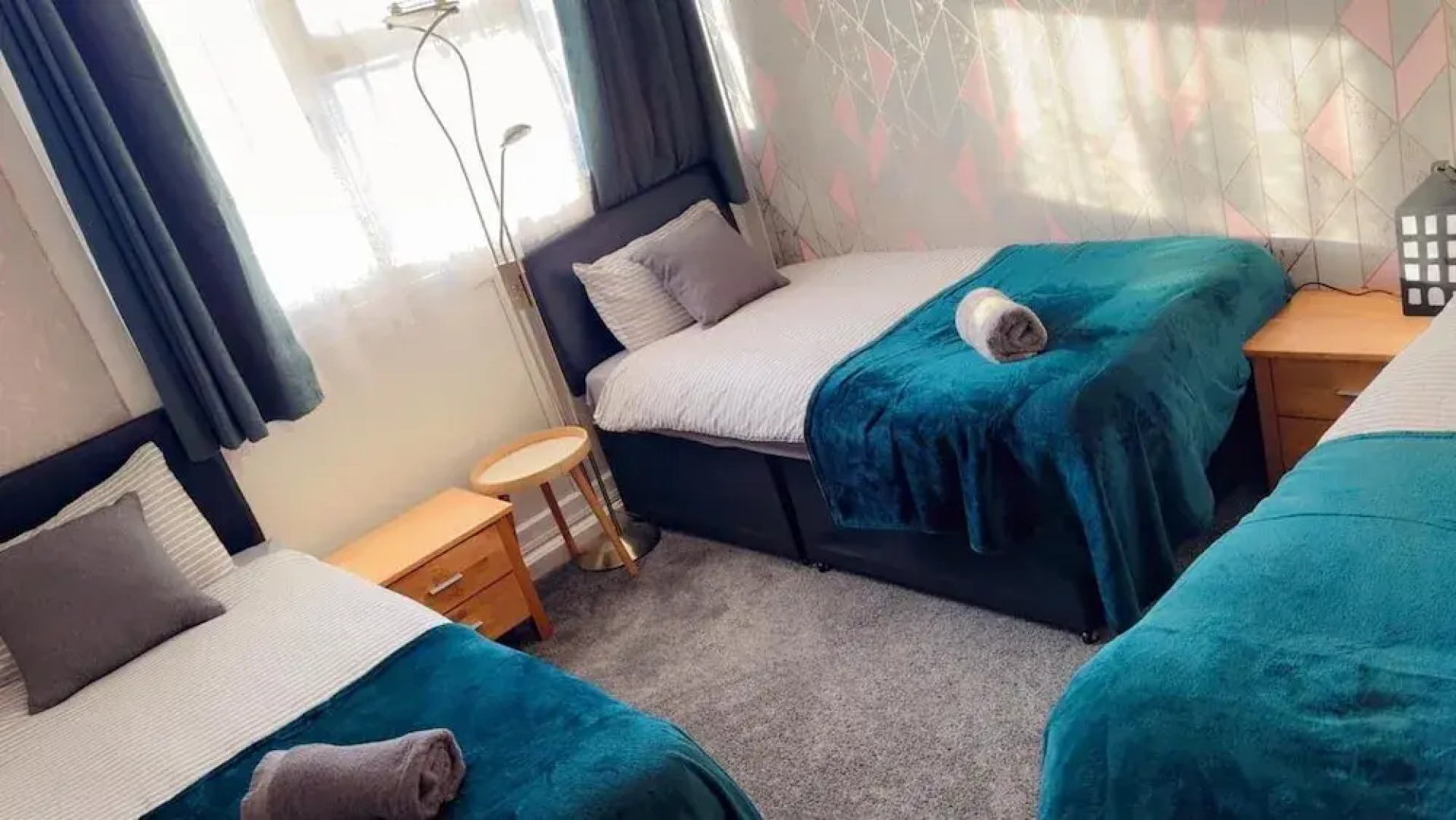 Smethwick - House - Sleeps 8 - Parking