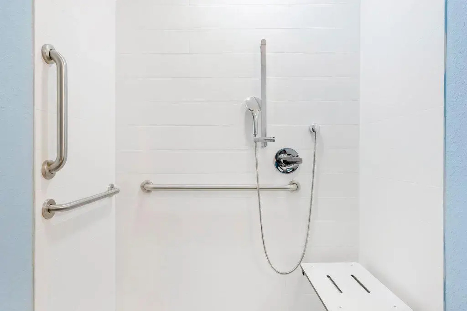 HomeTowne Studios by Red Roof Tampa - Airport