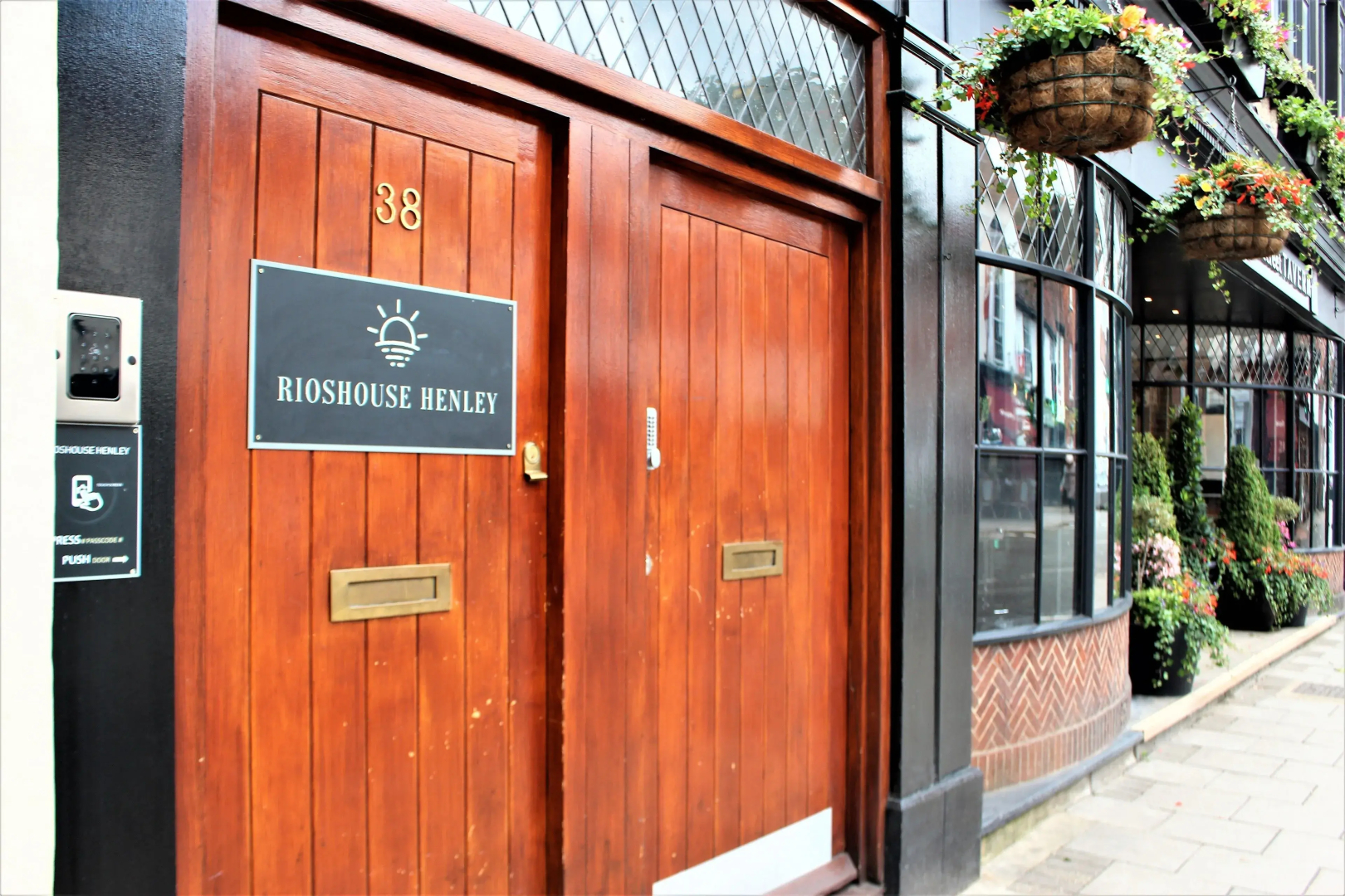 RIOSHOUSE Henley