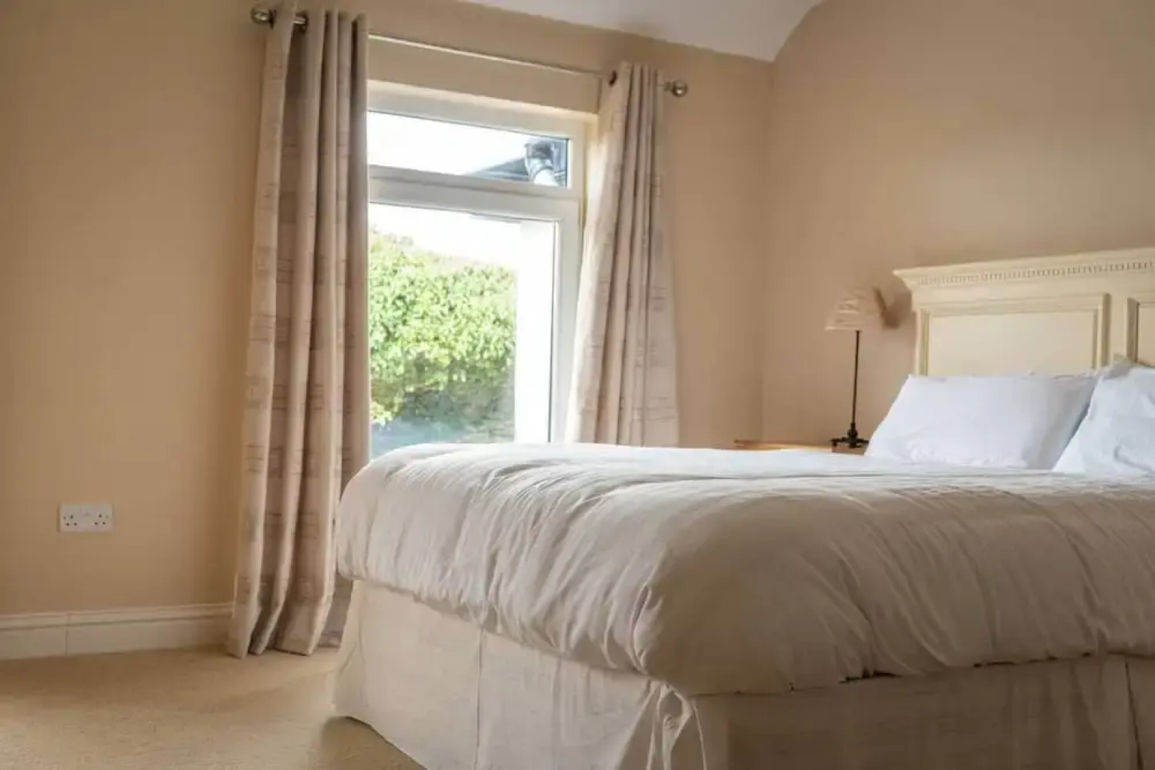 House 3 Dingle Manor Remarkable 3-bed House