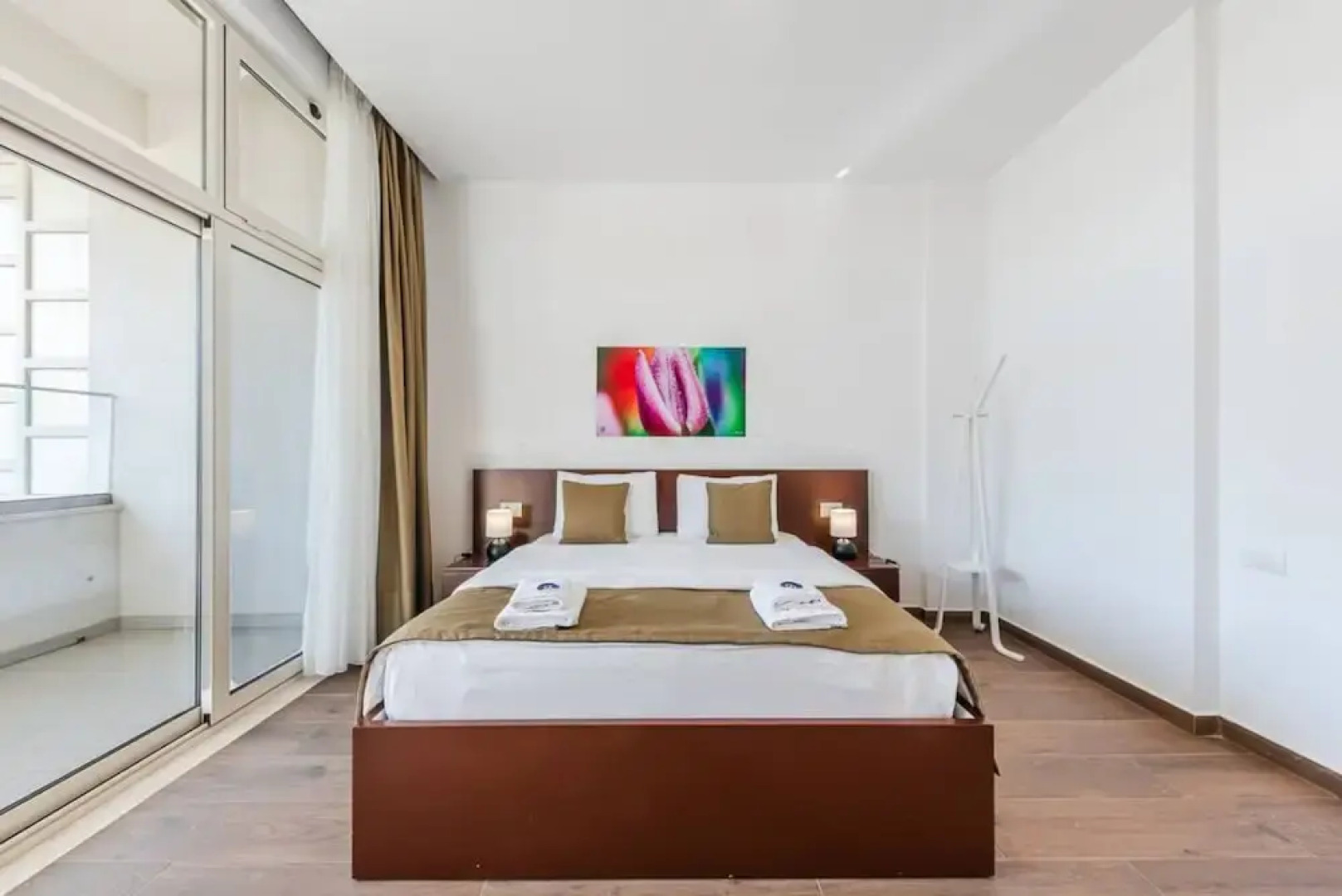 Spacious Apartment by the Beach - Tulipani