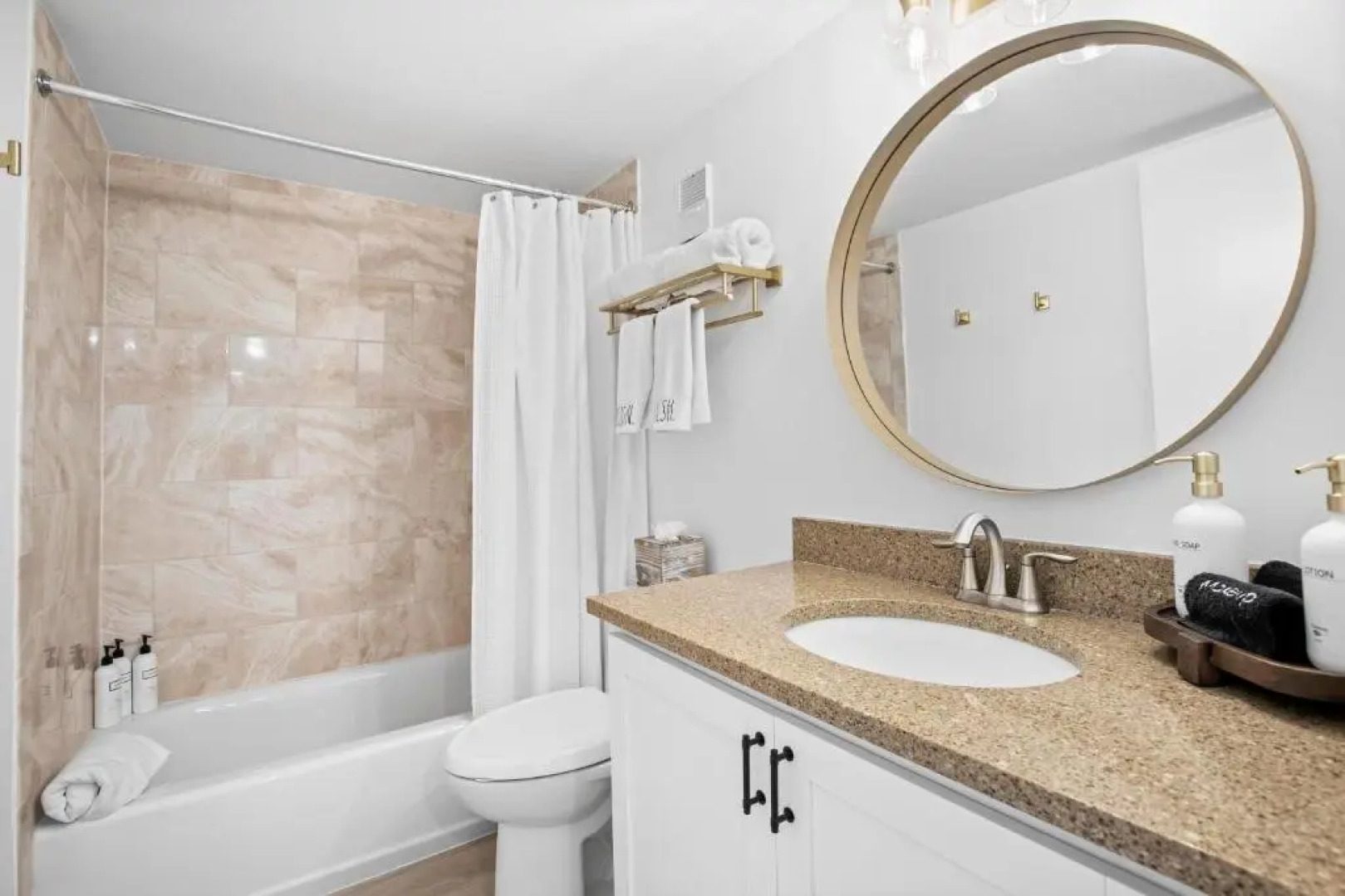 La Bella Vita on Marco - South Seas Tower 3, 1802