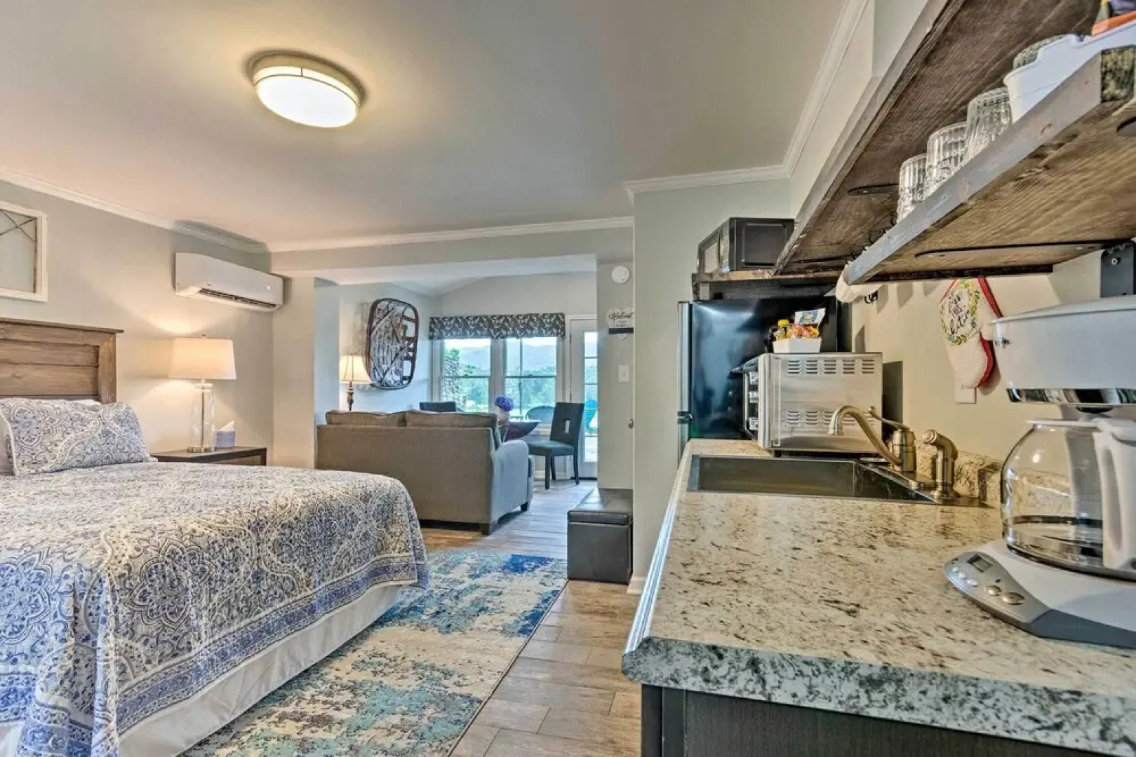 Studio W/patio Access + View on Lake Junaluska!