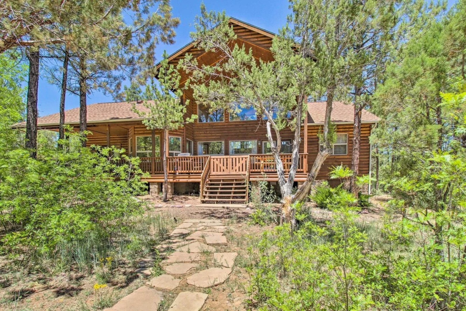 Deck, Grill & Fire Pit: Spacious Show Low Hideaway