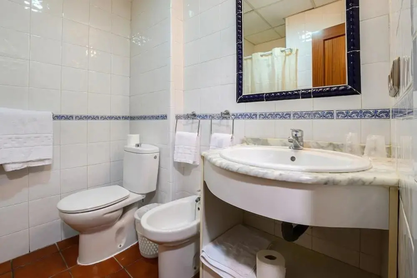 Отель H28 Camas