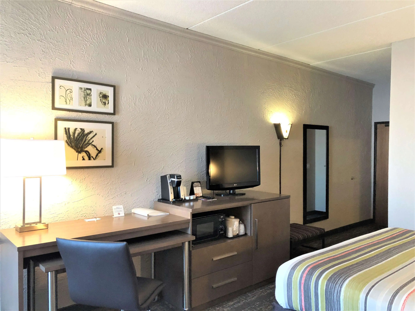 Country Inn & Suites by Radisson, Mt. Pleasant-Racine West, WI
