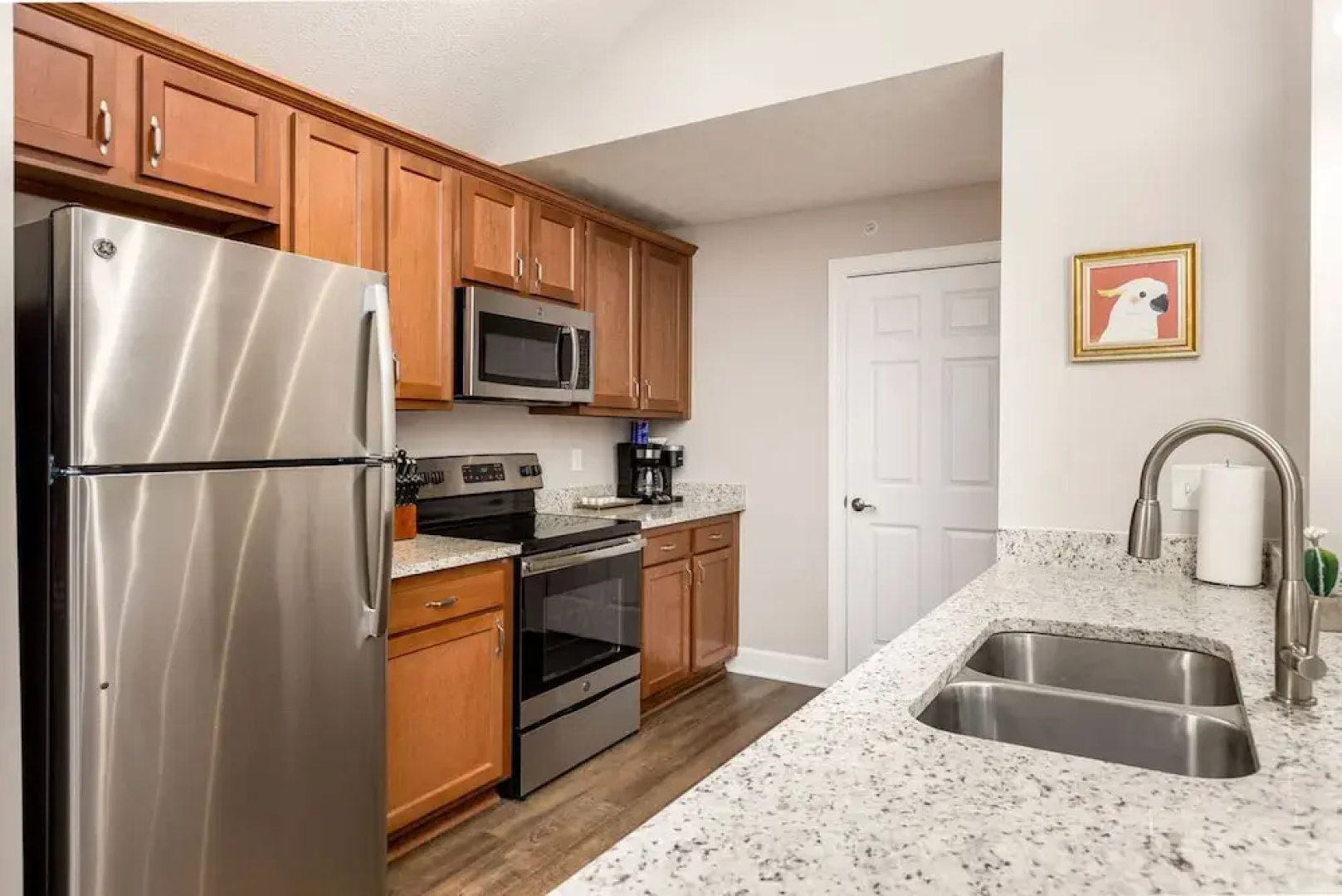 Woodland Penthouse 2BR W D Pool Gym Walkable
