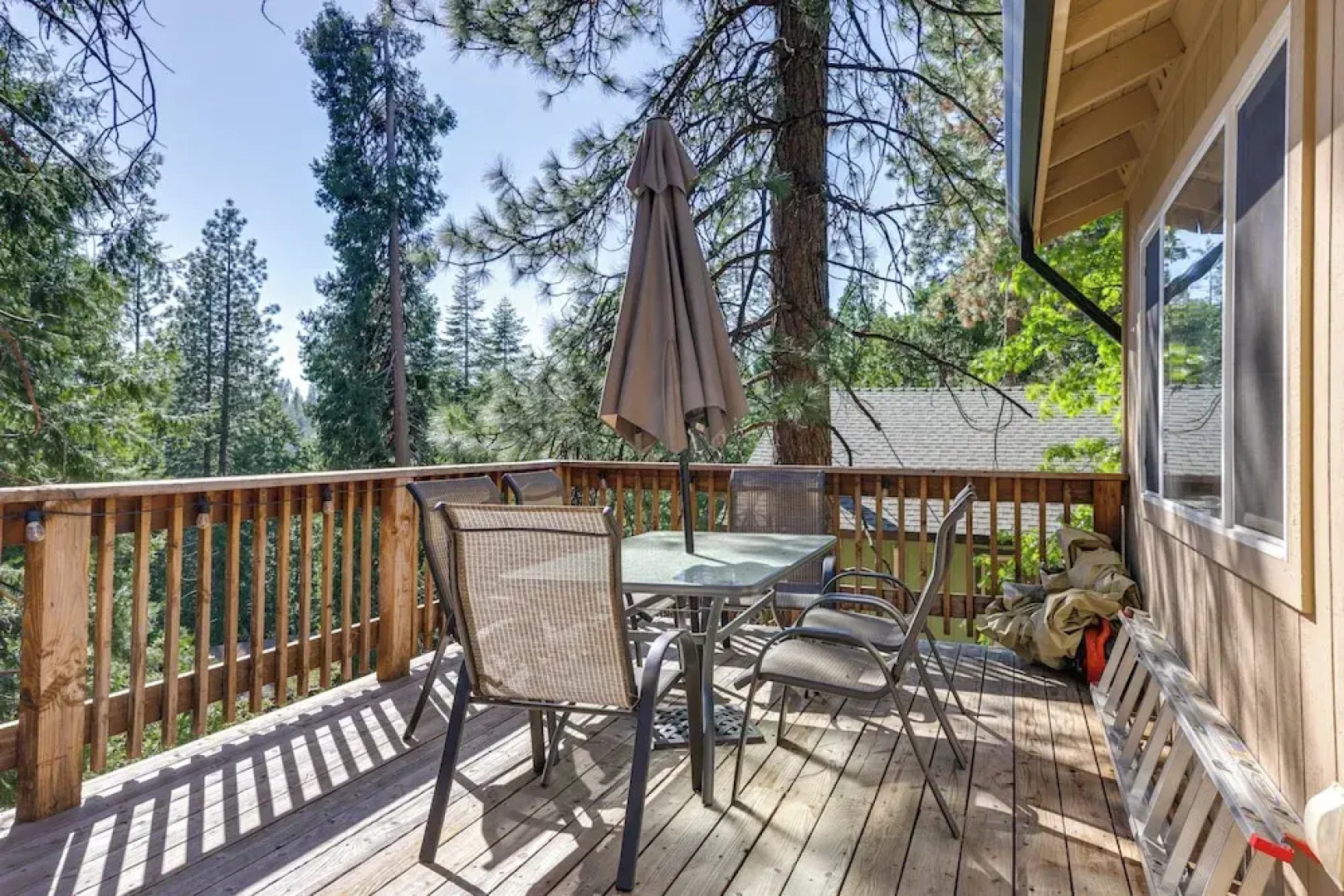 Cozy Mi-wuk Village Cabin w/ Deck!