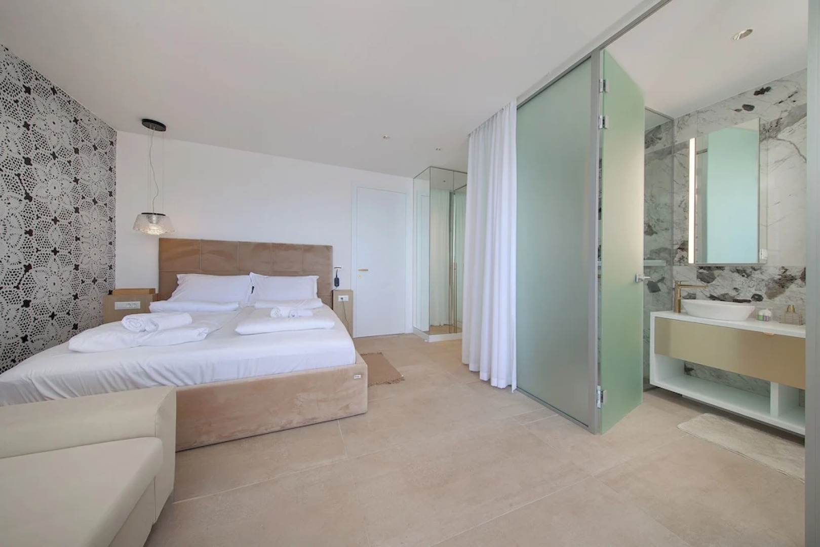 Luxury villa 360 - private heated pool