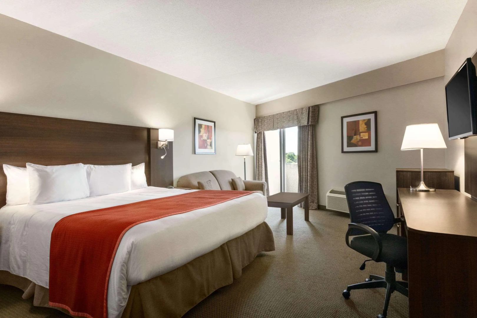 Travelodge Kingston LaSalle Hotel