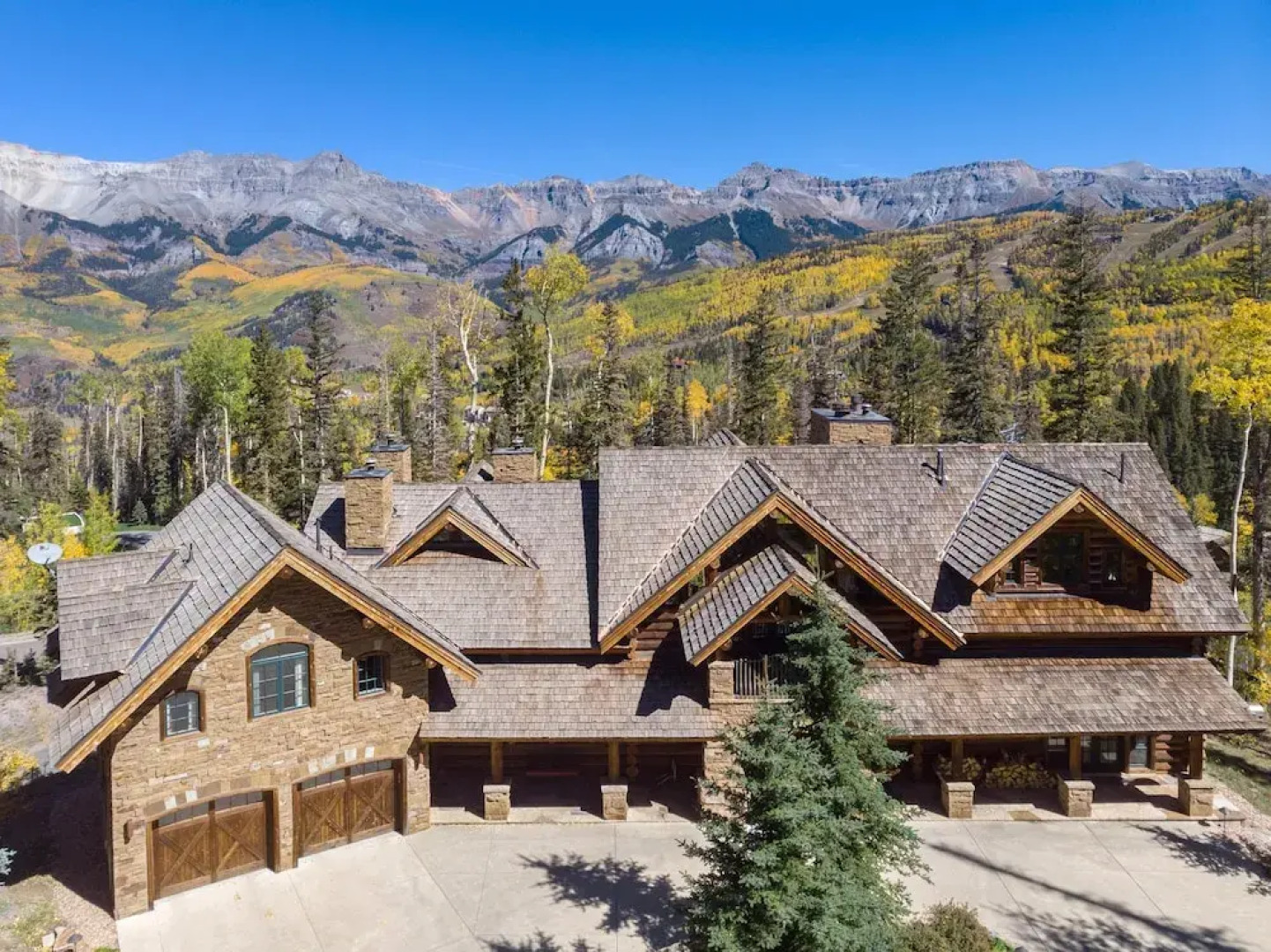 Hilltop Hideaway - Expansive Views From This Private Estate, Hot Tub, Pool Table