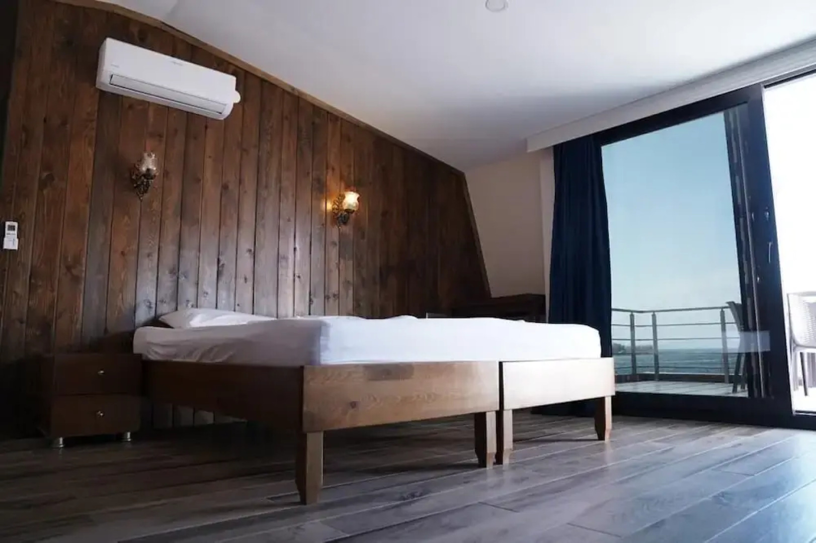 Astroi̇a Otel & Bi̇li̇m Kampi