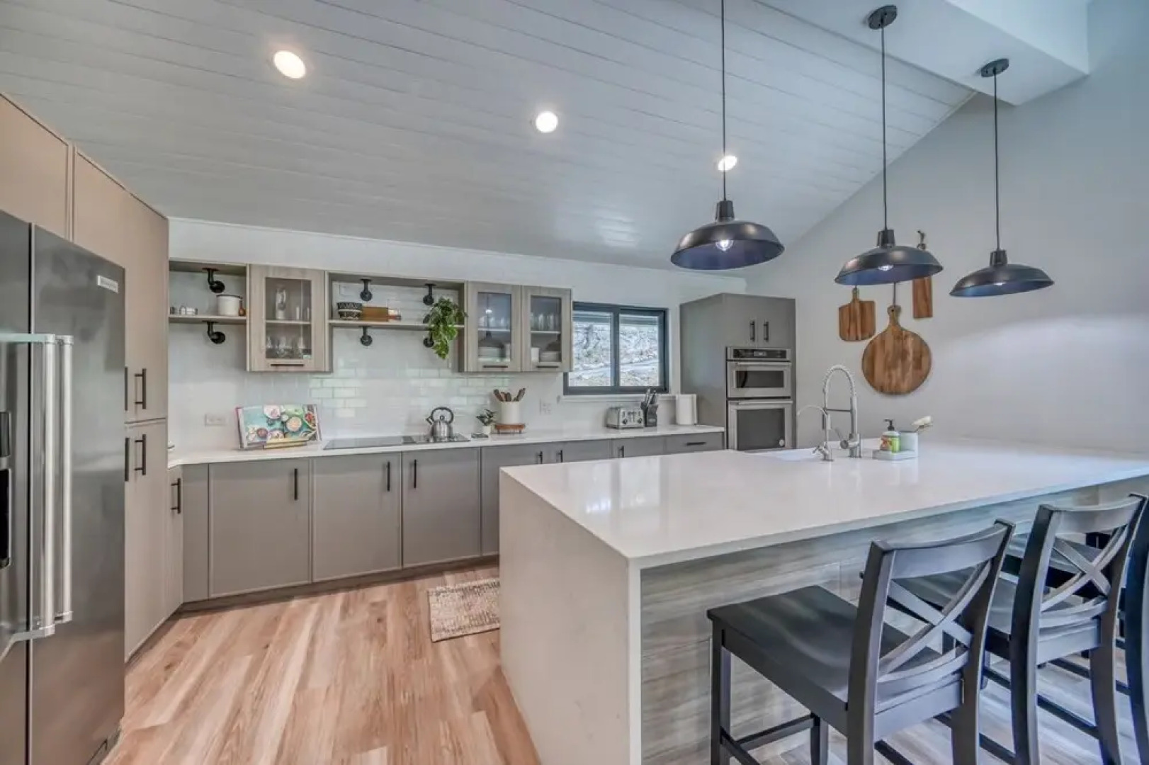 New! Luxury Riverfront Villa W/firepit & Gameroom!