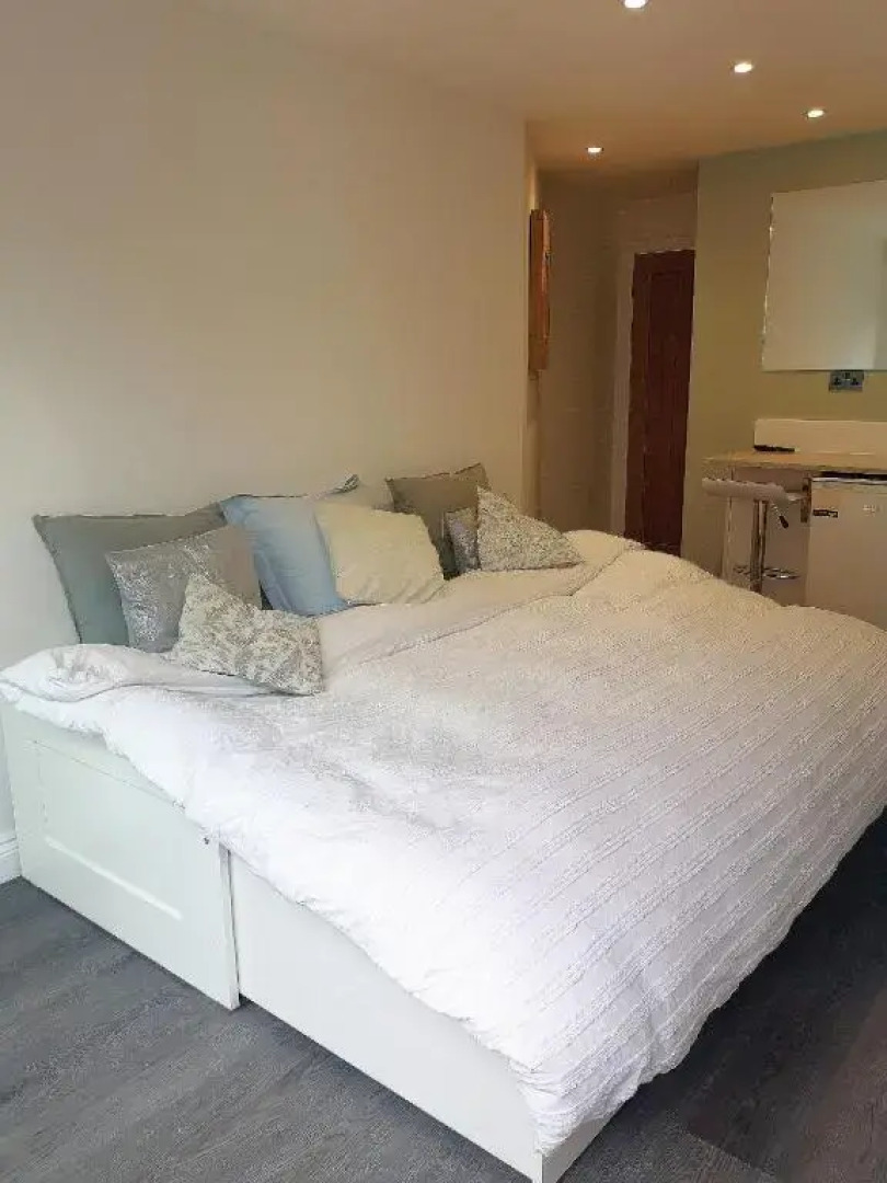 New SLEEP 4 COSY HOME