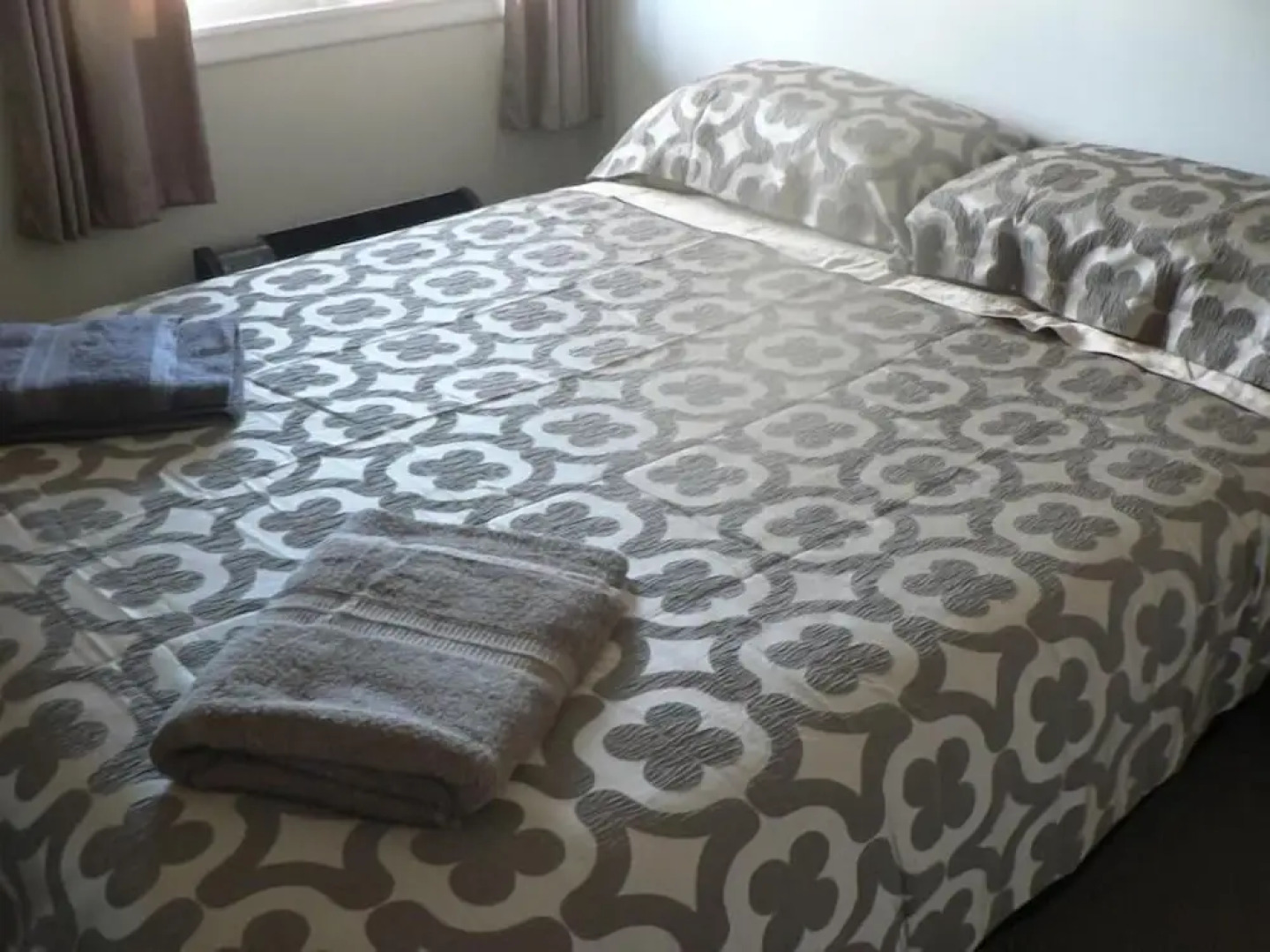 Lake Maraetai Lodge - Hostel