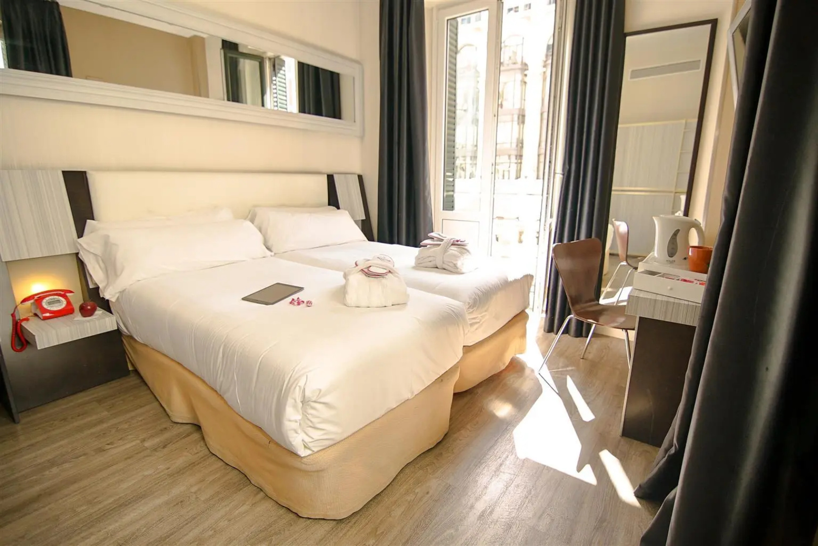 Отель Petit Palace Triball