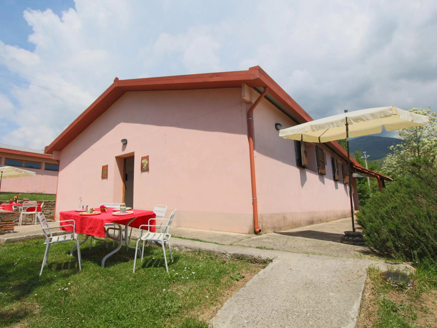 Rural agritourismo with panoramic swimming pool.