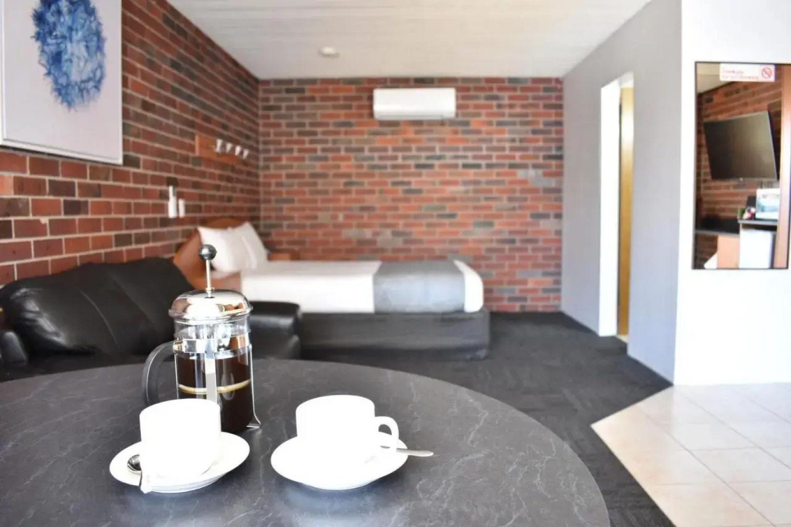 Comfort Inn Town House