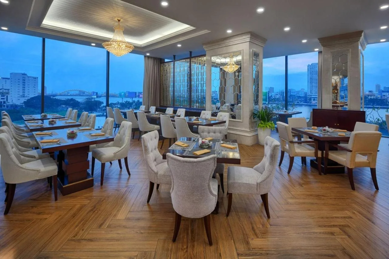 Melia Vinpearl Danang Riverfront