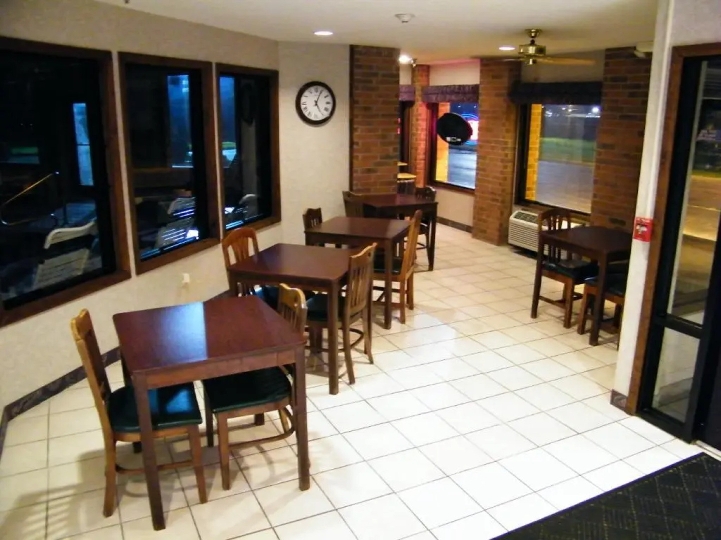 Capital O Amerihost Inn and Suites Mexico Hwy 54 MO