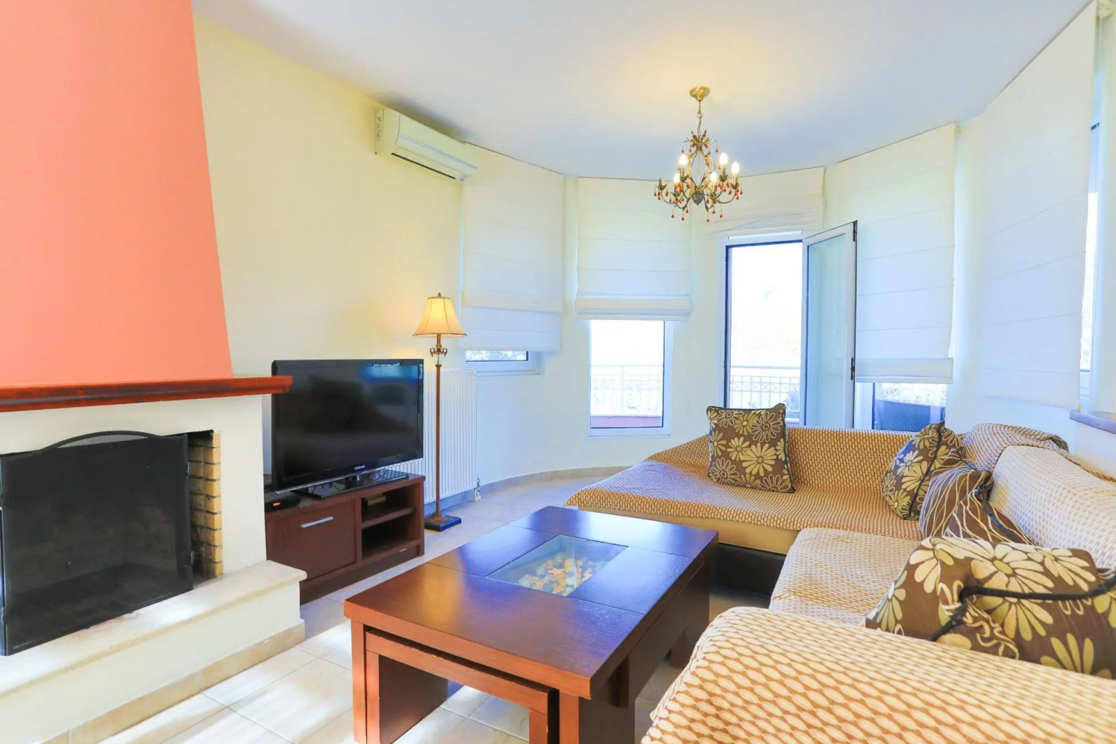 Captain Alex Villa Ena