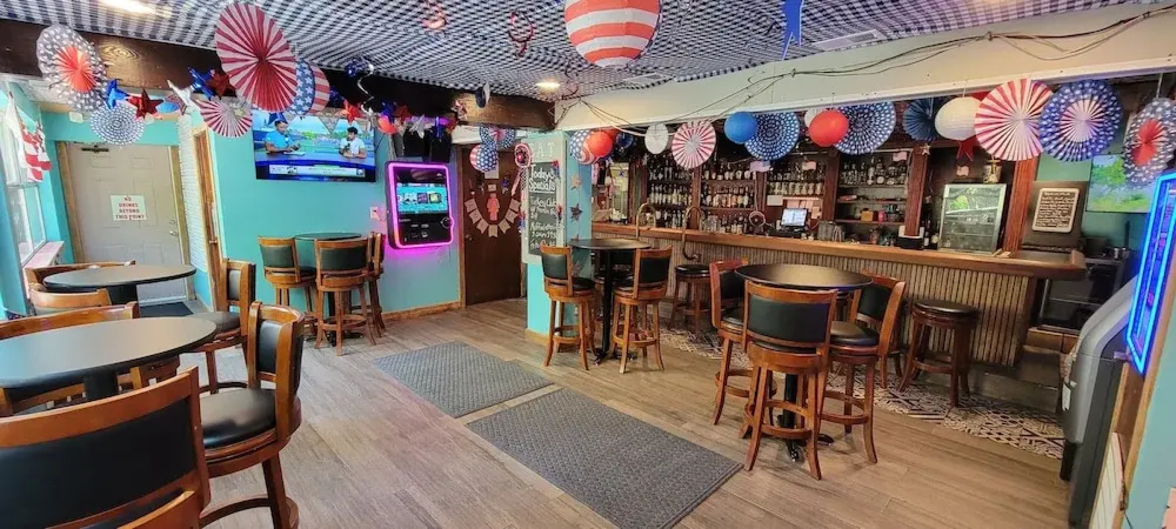 Upper Deck Hotel and Bar - Adults Only