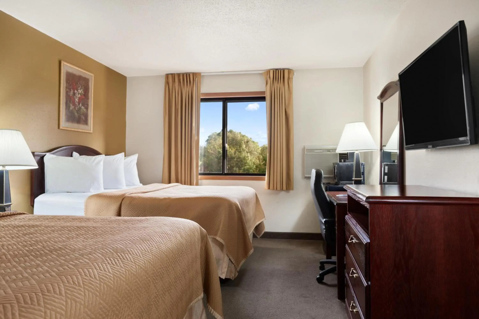 Travelodge by Wyndham La Porte/Michigan City Area