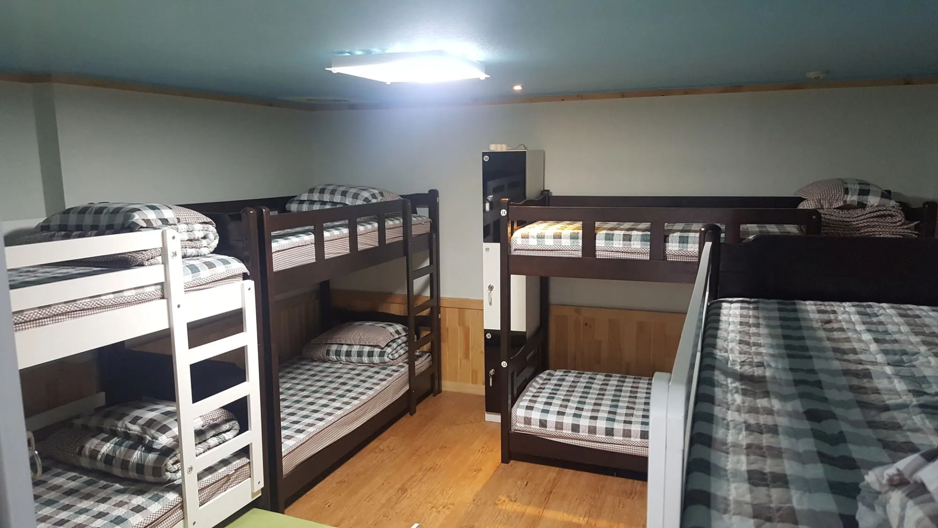 Dongbaekseom Guest House