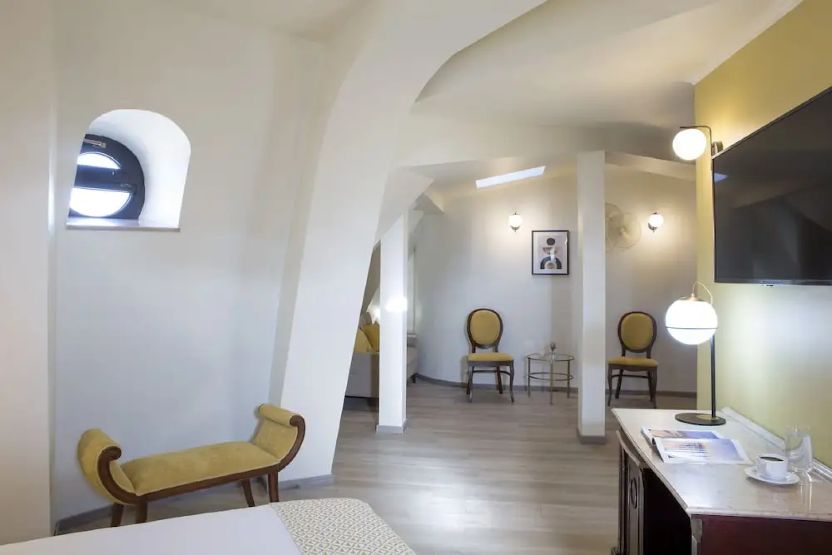 Zeus Essence Bucharest Venezia