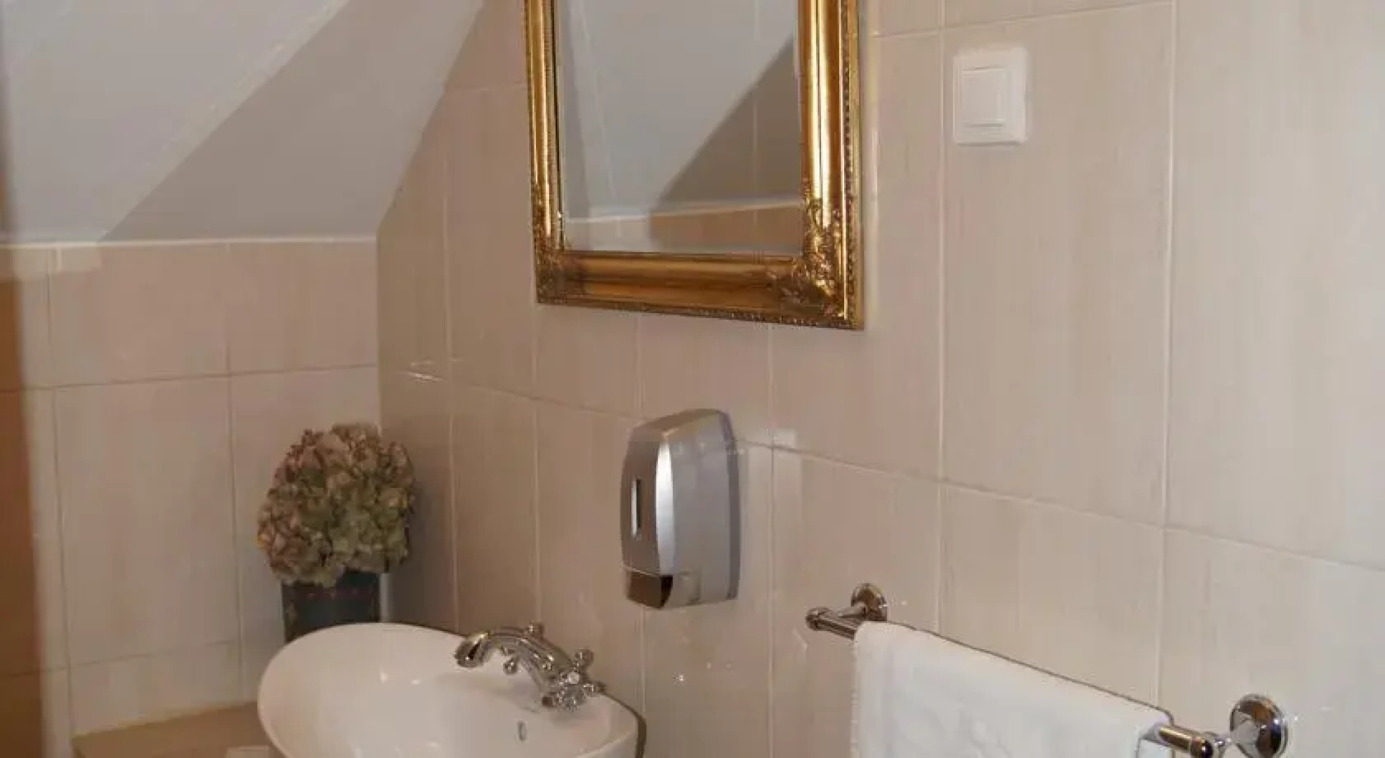 Tawerna Hotel