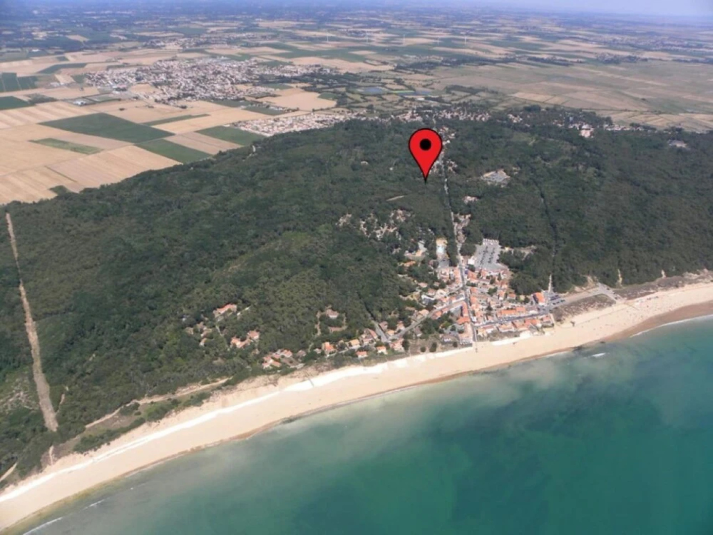 Villa With High-end Kitchen, Jacuzzi & Pool in Longeville sur mer