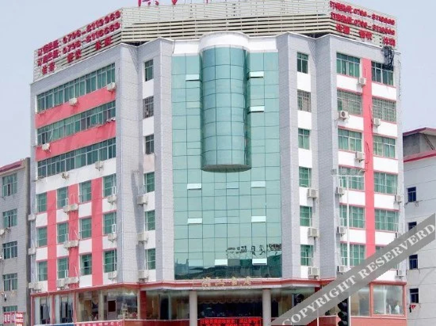 Binjiang Holiday Intelligent Hotel (Ji'an Railway Station Trade Plaza Branch)