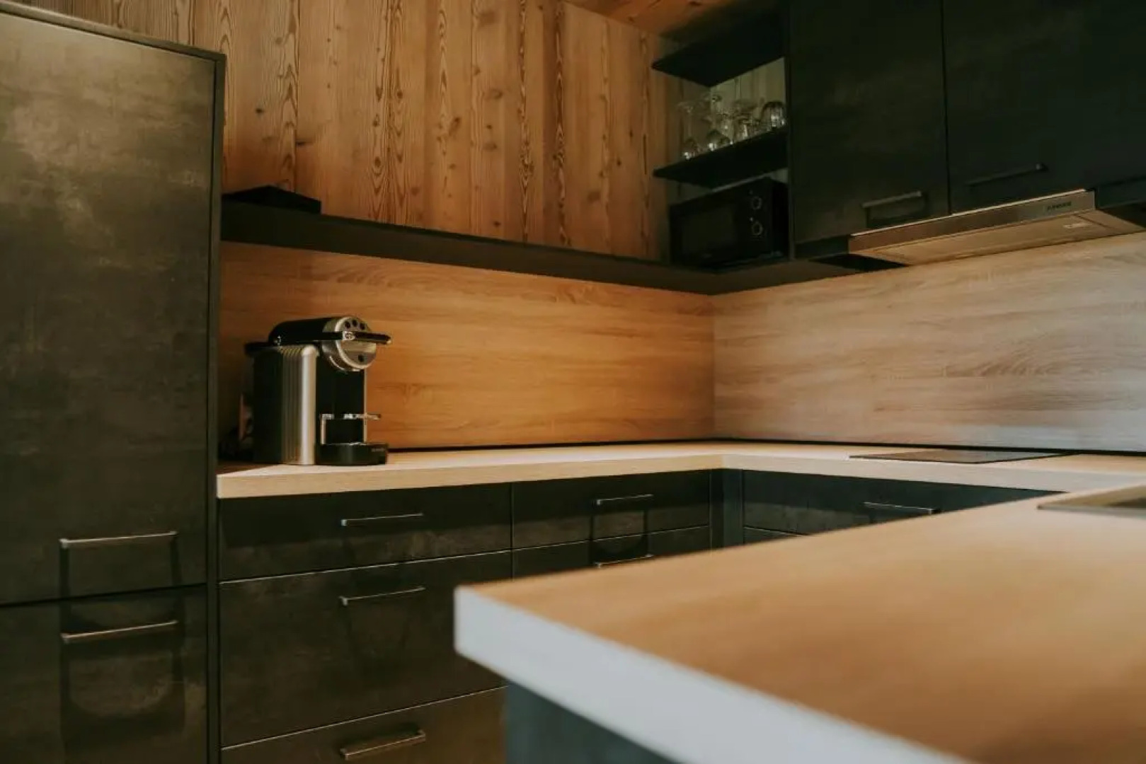 MONS suites wine passion