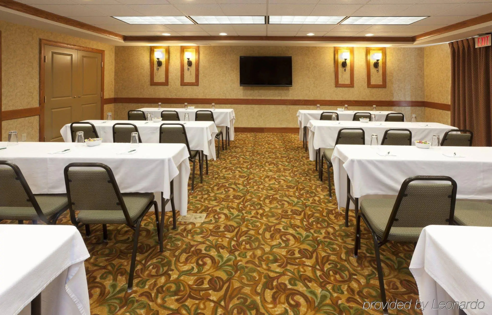 Holiday Inn Express & Suites Chicago West-Roselle by IHG