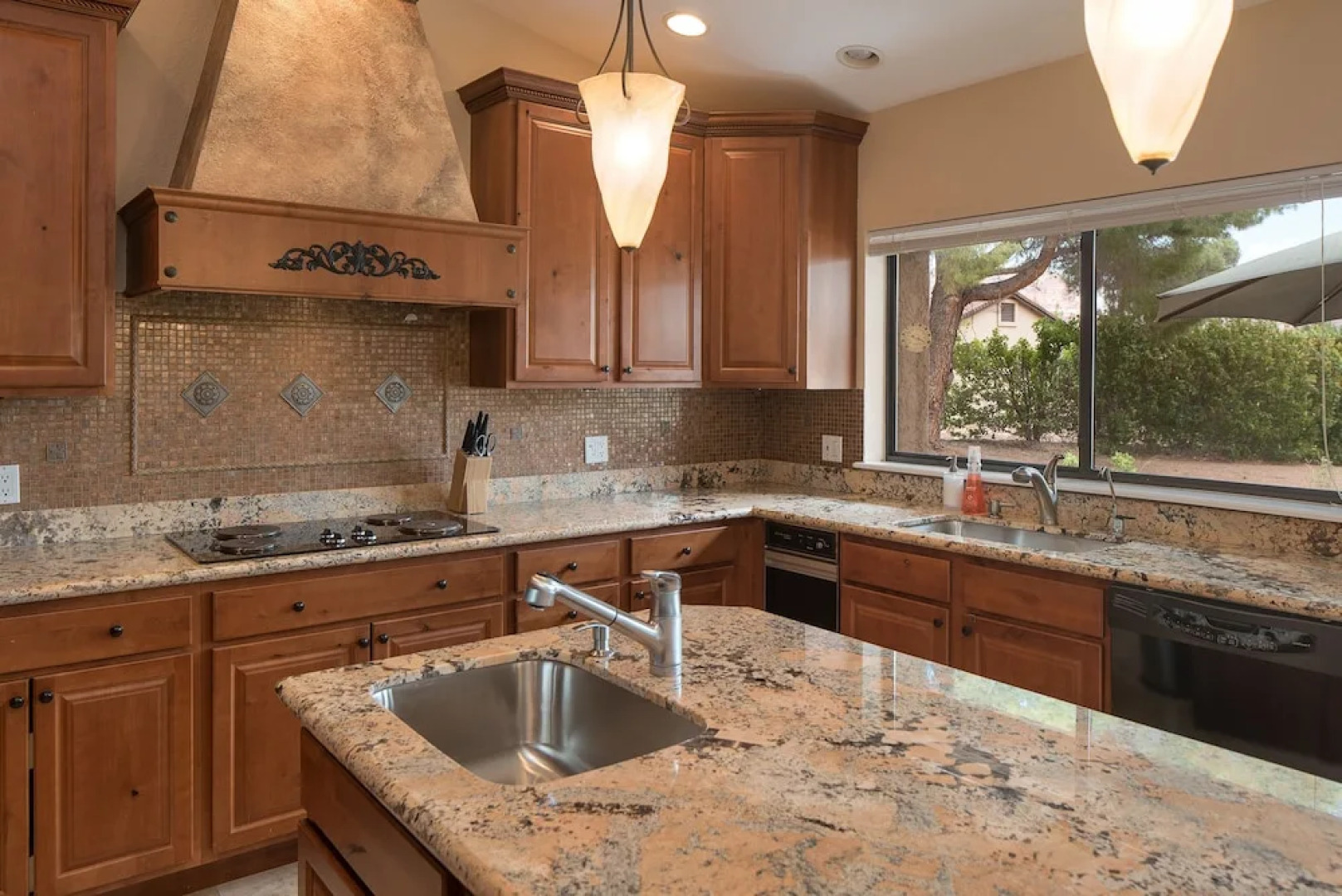 Lux Sedona Spectacle - Sleeps 20